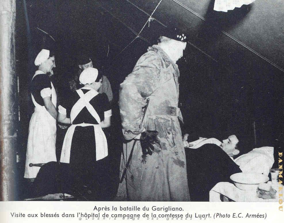 DIVERS Aupres des blesses.jpg